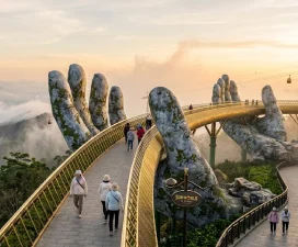 Cross Over the Famous Golden Bridge img